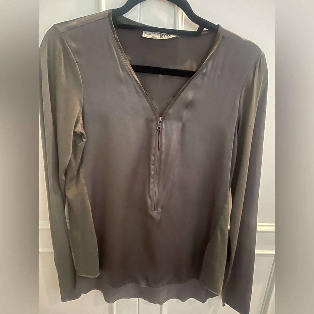 Iconic go zippy redux go by gosilk zip front top size s. Grey/green